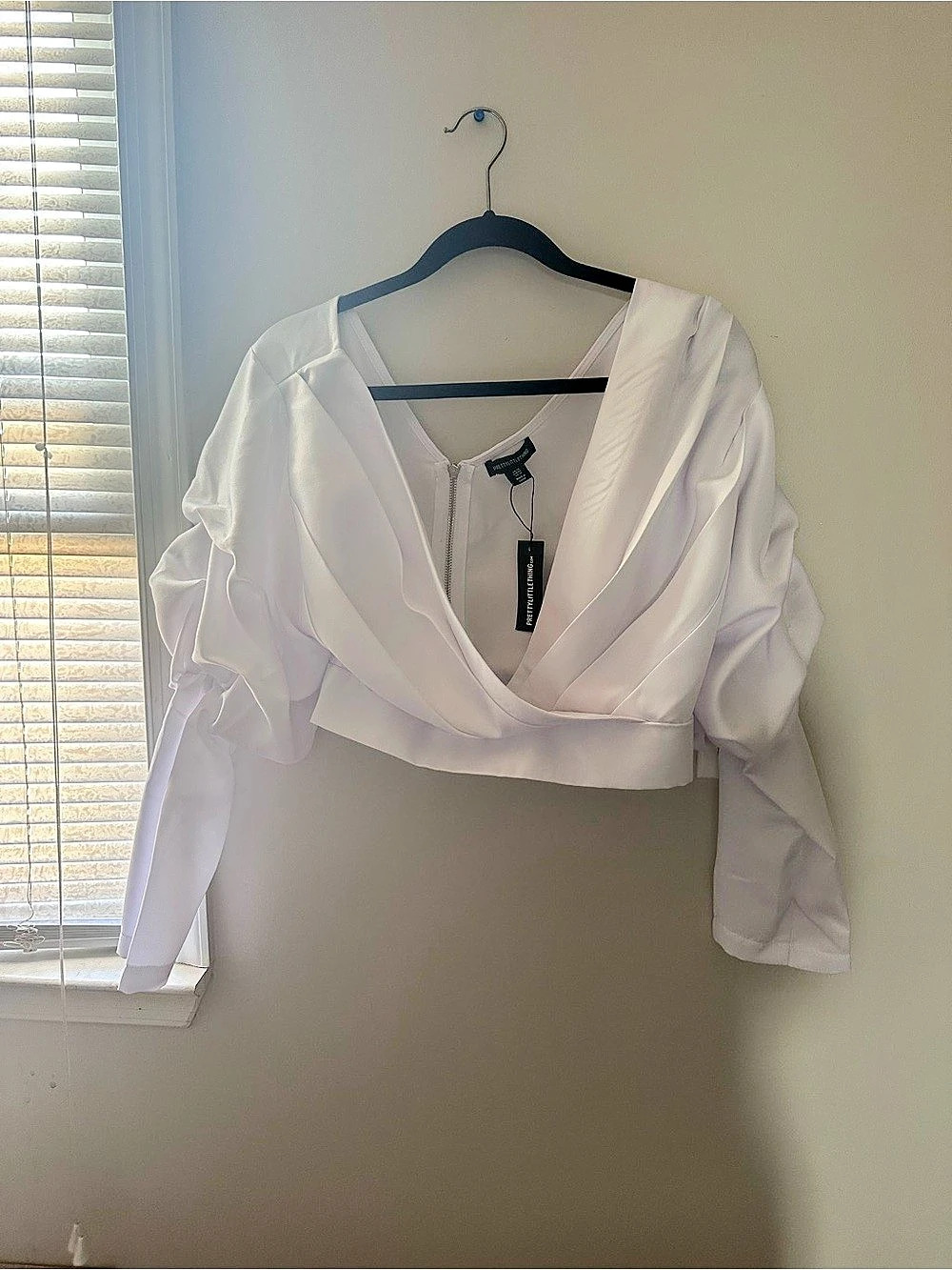 PrettyLittleThing White Woven Puff Sleeve Crop Shirt White US 10